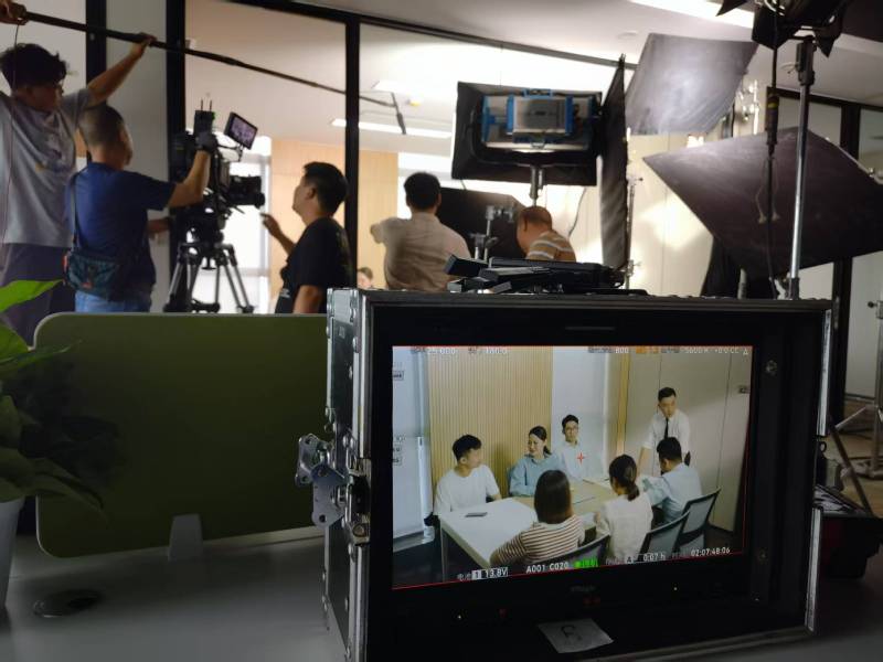 文县TVC拍摄公司：科技产品视觉化大师，诠释未来感与功能美学