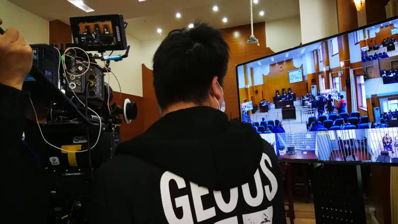 AI生成VS人工创意——文县广告片拍摄公司的技术浪漫主义实践